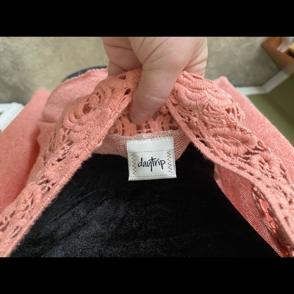 Sexy Daytrip raw hem open back top - Picture 9 of 9